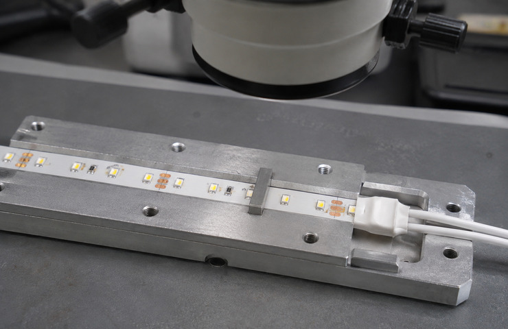 custom-led-strip-lights-testing-illustration-04
